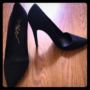 Alice & Olivia Dina kid suede heel